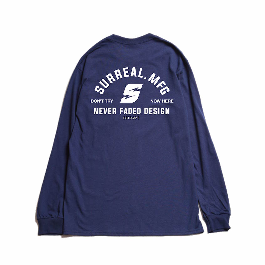 SURRELのネイビー色ワークテイスト長袖Tシャツ